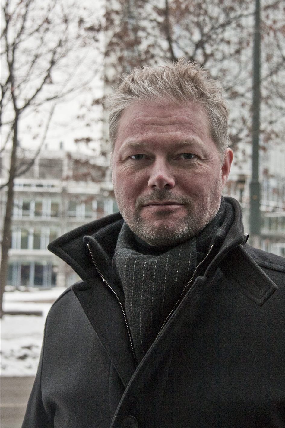 Petter Jensen med svart jakke utendørs