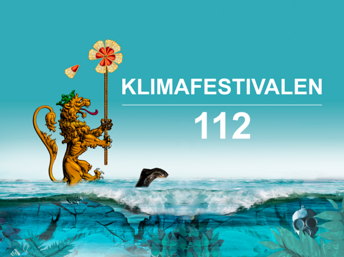 Riksløve med fane, den vasser i vann hvor det flyter gummistøvler og gassmaske.