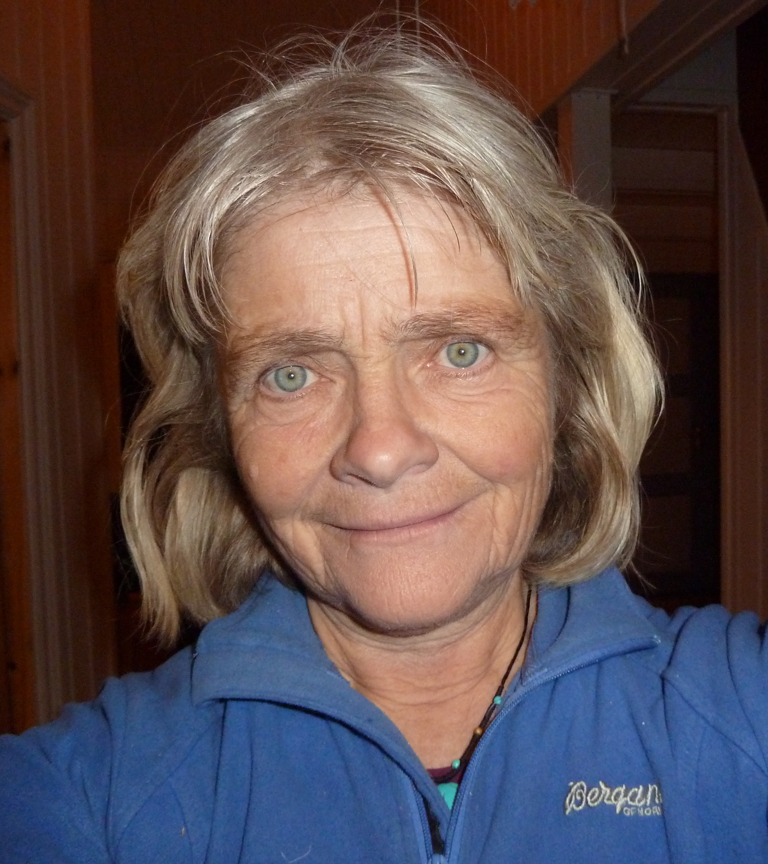 Kirsten Limstrand med blå genser